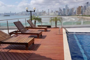 Kitnet em Prédio com Vista Mar